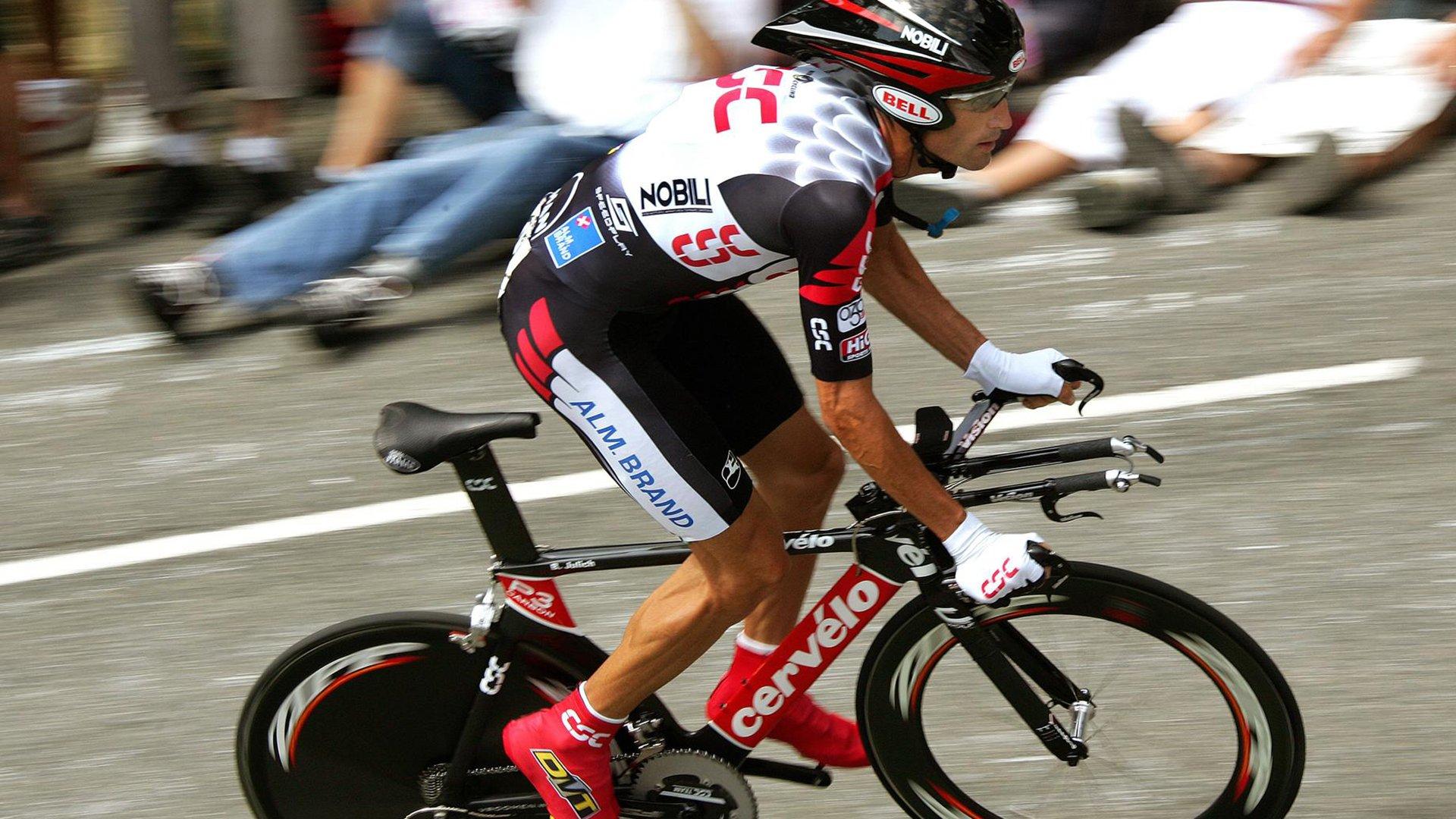 红蓝大战神仙球满天飞,名战场面数不尽谱写足坛史诗